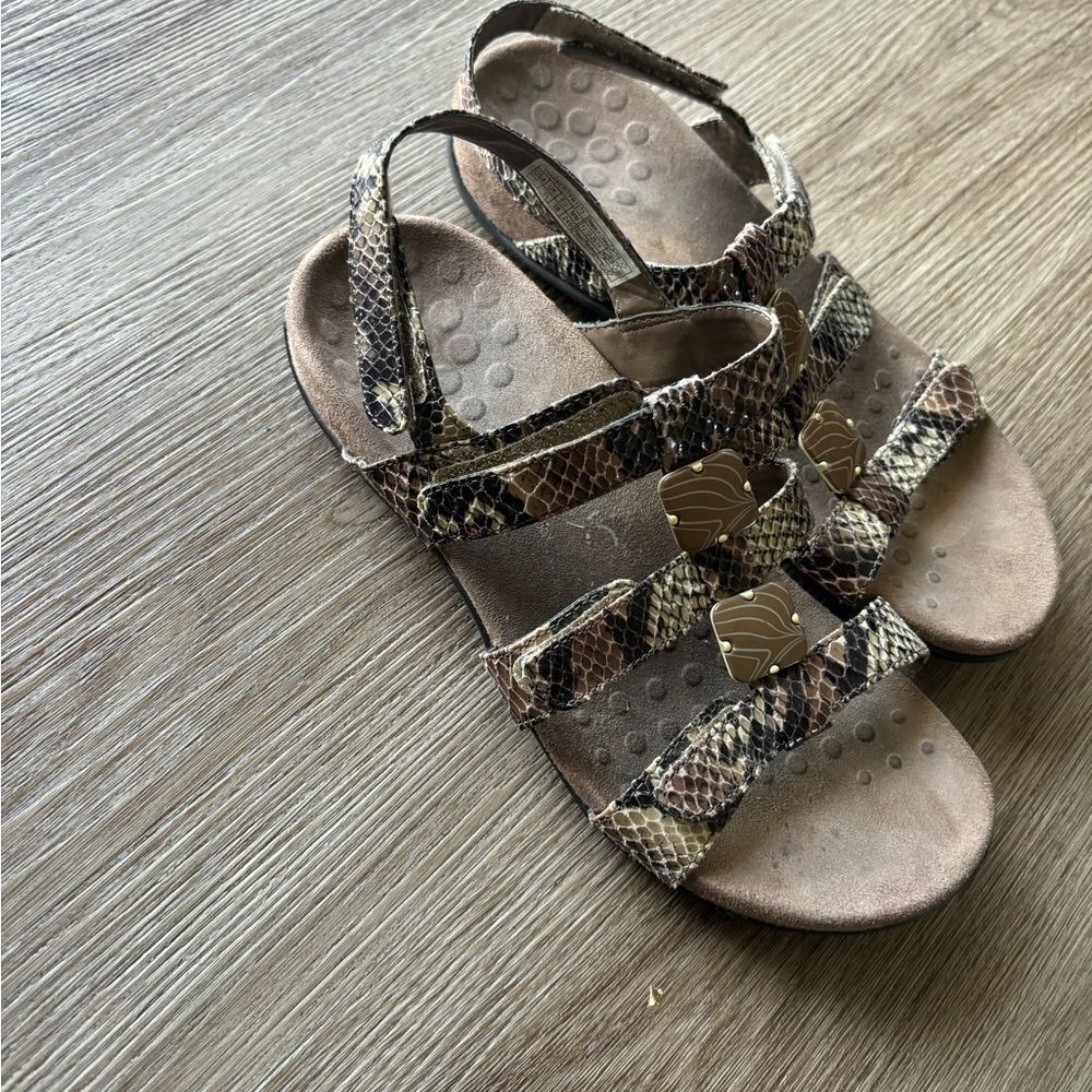 Vionic Rest Amber Natural Beige Snake Sandals in size 7 - Picture 4 of 8